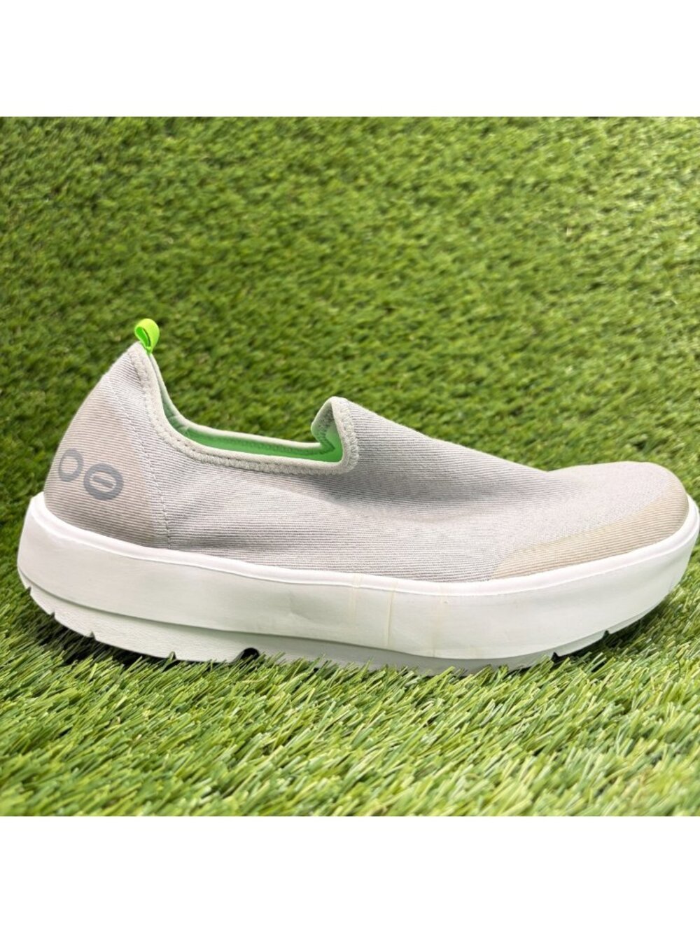 OOFOS OOmg eeZee Low Womens Size 9 Gray Casual Walking Slip On Recovery Shoes